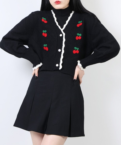 WC(ダブル シー)の「WC/チェリーニットカーディガン(カーディガン/ボレロ・レディース・ホワイト/ブラック・FREE)」の7枚目の写真