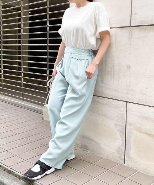 SLURR(スラ―)の「フラップデザインタックストレートパンツ(その他パンツ・レディース・ライトブルー/モカ/ライトグレー系1・FREE)」の5枚目の写真