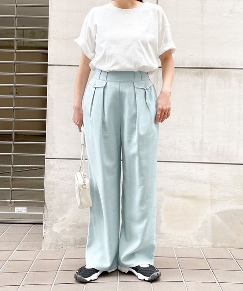 SLURR(スラ―)の「フラップデザインタックストレートパンツ(その他パンツ・レディース・ライトブルー/モカ/ライトグレー系1・FREE)」の4枚目の写真