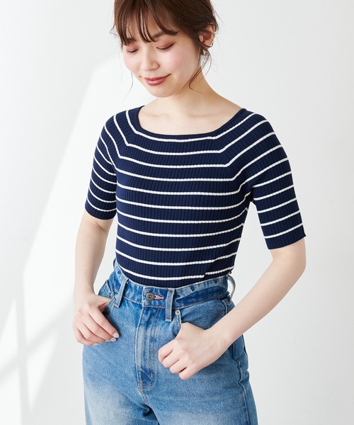 natural couture(ナチュラルクチュール)の「【WEB限定カラー有り】スクエアネックコンパクトニット(ニット/セーター・レディース・ブラック/オフホワイト/グリーン/その他1/その他2/レッド系その他/グレイッシュベージュ・FREE)」の7枚目の写真