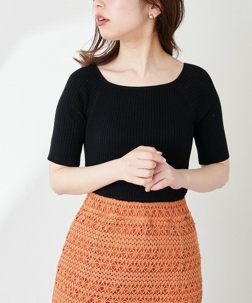 natural couture(ナチュラルクチュール)の「【WEB限定カラー有り】スクエアネックコンパクトニット(ニット/セーター・レディース・ブラック/オフホワイト/グリーン/その他1/その他2/レッド系その他/グレイッシュベージュ・FREE)」の14枚目の写真