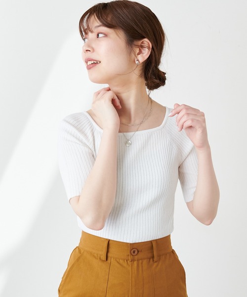 natural couture(ナチュラルクチュール)の「【WEB限定カラー有り】スクエアネックコンパクトニット(ニット/セーター・レディース・ブラック/オフホワイト/グリーン/その他1/その他2/レッド系その他/グレイッシュベージュ・FREE)」の9枚目の写真