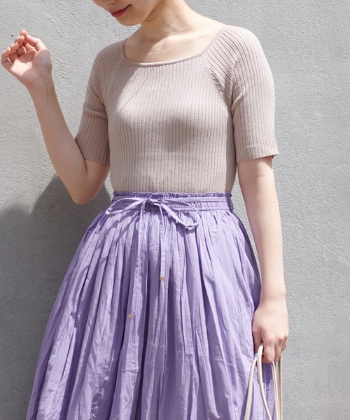 natural couture(ナチュラルクチュール)の「【WEB限定カラー有り】スクエアネックコンパクトニット(ニット/セーター・レディース・ブラック/オフホワイト/グリーン/その他1/その他2/レッド系その他/グレイッシュベージュ・FREE)」の19枚目の写真