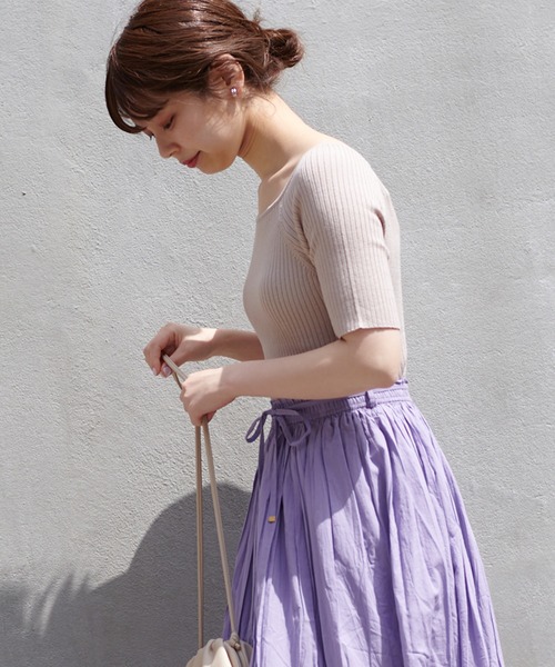 natural couture(ナチュラルクチュール)の「【WEB限定カラー有り】スクエアネックコンパクトニット(ニット/セーター・レディース・ブラック/オフホワイト/グリーン/その他1/その他2/レッド系その他/グレイッシュベージュ・FREE)」の20枚目の写真