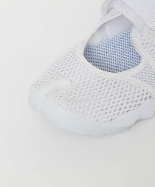 NIKE（ナイキ）の「NIKE　エアリフトブリーズ（サンダル・レディース・ホワイト系その他/ブラック系その他・23/24）」の8枚目の写真
