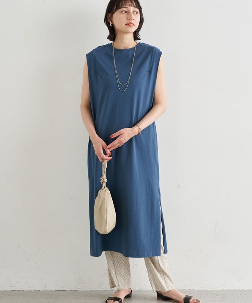 earth music&ecology（アースミュージックアンドエコロジー）の「Iラインスリーブレスカットワンピース　＊（ワンピース・レディース・グレイッシュベージュ/ピンク系その他2/ブルーグリーン/チャコールグレー/ダークブラウン・FREE）」の4枚目の写真