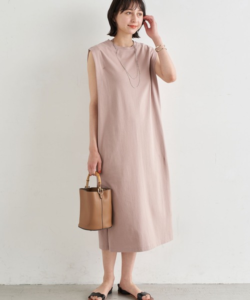 earth music&ecology（アースミュージックアンドエコロジー）の「Iラインスリーブレスカットワンピース　＊（ワンピース・レディース・グレイッシュベージュ/ピンク系その他2/ブルーグリーン/チャコールグレー/ダークブラウン・FREE）」の5枚目の写真