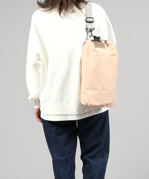 LAKOLE（ラコレ）の「【21DRY】ドライバッグ / 943212（ショルダーバッグ・レディース・アイボリー/ブラック/桜/グレー・FREE）」の6枚目の写真