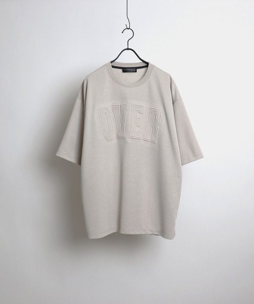 Confirm(コンファーム)の「Confirm / コンファーム カレッジロゴ エンボスビッグTシャツ(Tシャツ/カットソー・メンズ・チャコールグレー/ブラック/ベージュ/グレー/アイボリー/ミント・M/L)」の1枚目の写真