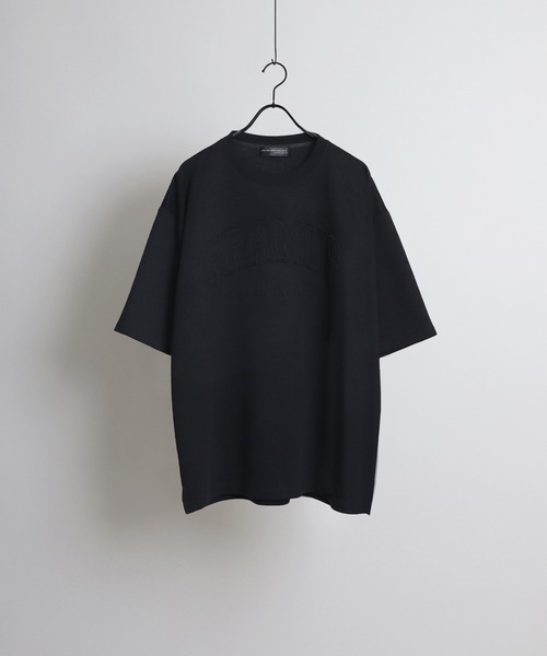 Confirm(コンファーム)の「Confirm / コンファーム カレッジロゴ エンボスビッグTシャツ(Tシャツ/カットソー・メンズ・チャコールグレー/ブラック/ベージュ/グレー/アイボリー/ミント・M/L)」の3枚目の写真