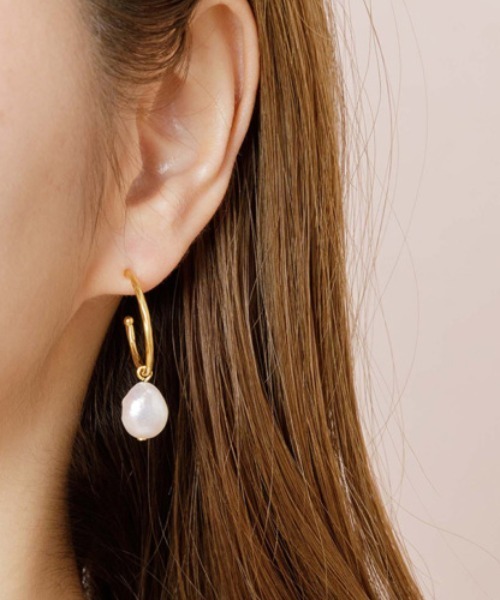 flower(フラワー)の「エデンパールピアス(ピアス(片耳用)・レディース・ゴールド・FREE)」の3枚目の写真