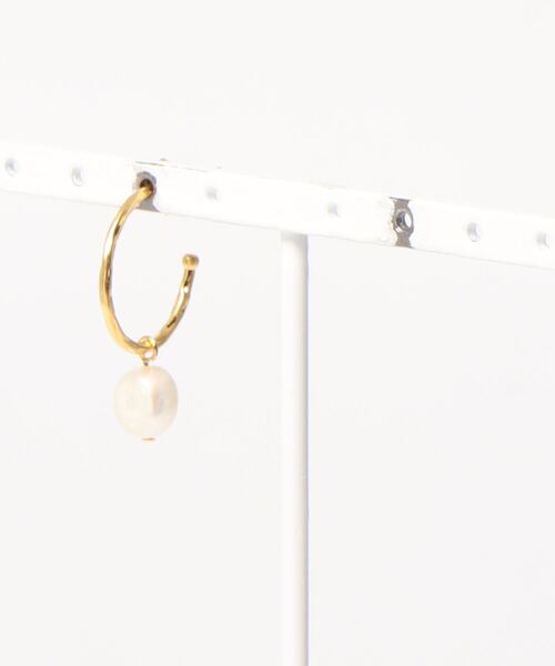 flower(フラワー)の「エデンパールピアス(ピアス(片耳用)・レディース・ゴールド・FREE)」の4枚目の写真