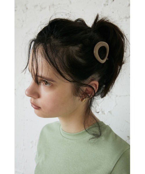 SLY（スライ）の「Sly Skin ROUND HAIR CLIP ヘアクリップ（バレッタ/ヘアクリップ・レディース・ベージュ/シルバー・FREE）」の7枚目の写真