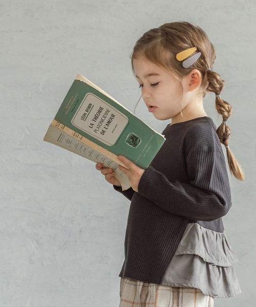 pairmanon（ペアマノン）の「【ふんわりワッフル】選べるデザイン異素材フリル長袖Tシャツ（Tシャツ/カットソー・キッズ・ブラウン系その他3/ブラック/ブラウン/グレイッシュベージュ/ブルー系その他5/グレー系その他/パープル系その他4/パープル系その他/ブラウン系その他/ブラウン系その他2/グリーン系その他6/モカ/ベージュ系その他/ピンク系その他4/グリーン系その他5/ベージュ系その他3/ピンク系その他3/ベージュ系その他7/ライトベージュ/ブルー系その他3/ピンク系その他/ベージュ系その他2/レッド系その他/グリーン系その他/ブラック系その他/ブラック系その他2/ピンク系その他2・120/130/100/140/150/110/90）」の3枚目の写真