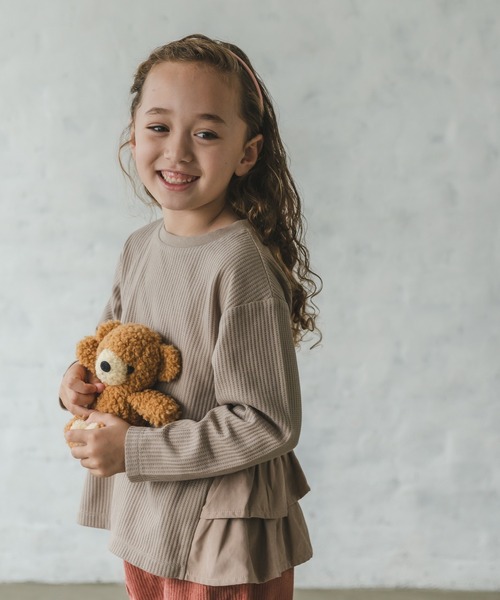 pairmanon（ペアマノン）の「【ふんわりワッフル】選べるデザイン異素材フリル長袖Tシャツ（Tシャツ/カットソー・キッズ・ブラウン系その他3/ブラック/ブラウン/グレイッシュベージュ/ブルー系その他5/グレー系その他/パープル系その他4/パープル系その他/ブラウン系その他/ブラウン系その他2/グリーン系その他6/モカ/ベージュ系その他/ピンク系その他4/グリーン系その他5/ベージュ系その他3/ピンク系その他3/ベージュ系その他7/ライトベージュ/ブルー系その他3/ピンク系その他/ベージュ系その他2/レッド系その他/グリーン系その他/ブラック系その他/ブラック系その他2/ピンク系その他2・120/130/100/140/150/110/90）」の10枚目の写真