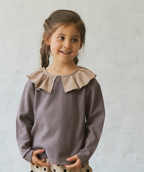 pairmanon（ペアマノン）の「【ふんわりワッフル】選べるデザイン異素材フリル長袖Tシャツ（Tシャツ/カットソー・キッズ・ブラウン系その他3/ブラック/ブラウン/グレイッシュベージュ/ブルー系その他5/グレー系その他/パープル系その他4/パープル系その他/ブラウン系その他/ブラウン系その他2/グリーン系その他6/モカ/ベージュ系その他/ピンク系その他4/グリーン系その他5/ベージュ系その他3/ピンク系その他3/ベージュ系その他7/ライトベージュ/ブルー系その他3/ピンク系その他/ベージュ系その他2/レッド系その他/グリーン系その他/ブラック系その他/ブラック系その他2/ピンク系その他2・120/130/100/140/150/110/90）」の6枚目の写真