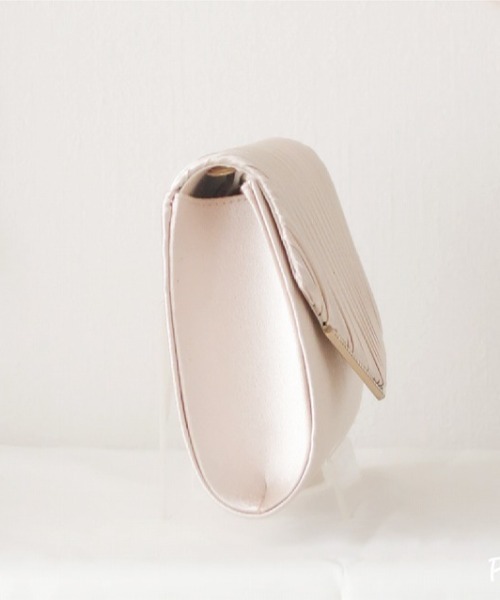 Cupid Heart（キューピッドハート）の「【Cupid Heart】結婚式用BAG♪ V字フラップパーティーバッグ（クラッチバッグ・レディース・ブラック/ベージュ/シルバー・MEDIUM）」の17枚目の写真