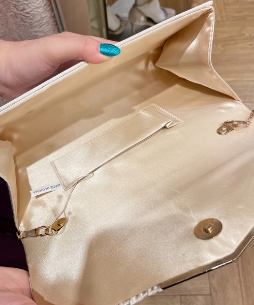 Cupid Heart（キューピッドハート）の「【Cupid Heart】結婚式用BAG♪ V字フラップパーティーバッグ（クラッチバッグ・レディース・ブラック/ベージュ/シルバー・MEDIUM）」の21枚目の写真