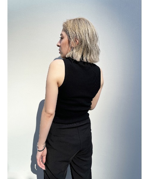 ENVYM（アンビー）の「ハイネックノースリーブＴＯＰＳ（Tシャツ/カットソー・レディース・ブラック/ホワイト・FREE）」の5枚目の写真