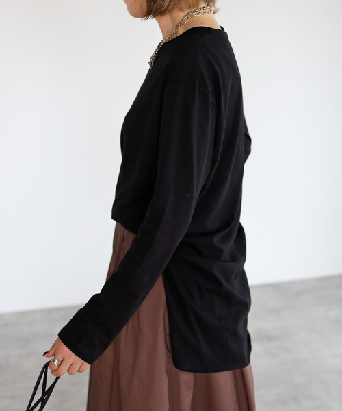 amini(アミニ)の「【2021-2022 A/W】サイドスリットコットンロングTシャツ(Tシャツ/カットソー・レディース・ブラック/パープル/オフホワイト/グレイッシュベージュ・MEDIUM)」の6枚目の写真