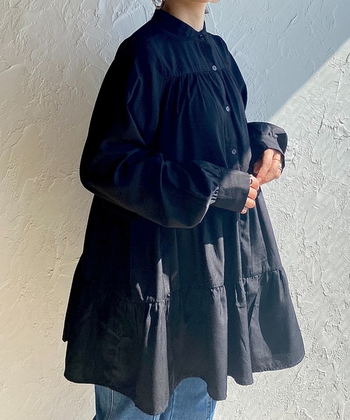 She's Closet（シーズクローゼット）の「Aラインフレア長袖ティアードチュニックブラウス（チュニック・レディース・ホワイト/ブラック/ダークグリーン/ベージュ・FREE）」の2枚目の写真