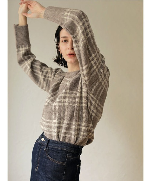 ACYM（アシーム）の「Check pattern over ニット（ニット/セーター・レディース・ブラウン/グレー・FREE）」の2枚目の写真