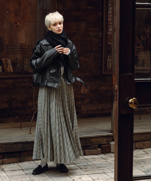 MUHET（ミュエータ）の「ウォッシャブルウールフリンジマフラー（マフラー・レディース・ブラック/グレー/キャメル・FREE）」の5枚目の写真