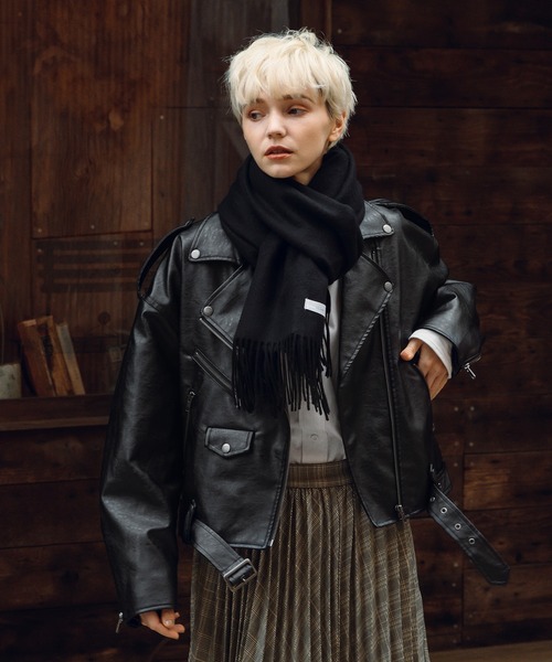 MUHET（ミュエータ）の「ウォッシャブルウールフリンジマフラー（マフラー・レディース・ブラック/グレー/キャメル・FREE）」の12枚目の写真