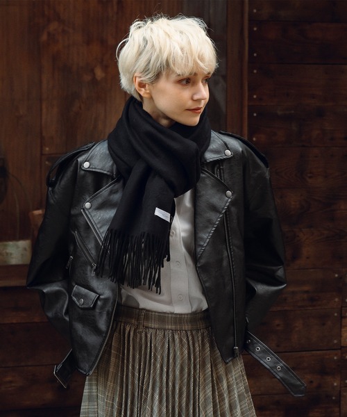 MUHET（ミュエータ）の「ウォッシャブルウールフリンジマフラー（マフラー・レディース・ブラック/グレー/キャメル・FREE）」の16枚目の写真