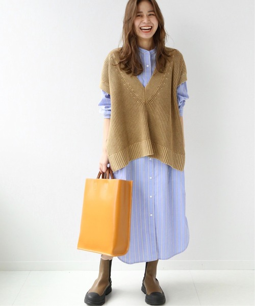 JOURNAL STANDARD relume(ジャーナルスタンダード レリューム)の「製品染めVネックベスト◆(ベスト・レディース・ナチュラル/キャメル・FREE)」の1枚目の写真