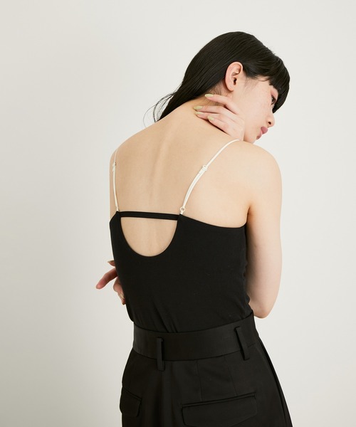 ADAM ET ROPE'（アダムエロペ）の「〈追加〉カップ付きカラーブレードキャミソール（キャミソール・レディース・ホワイト/ブラック/カーキ/イエロー・FREE）」の3枚目の写真