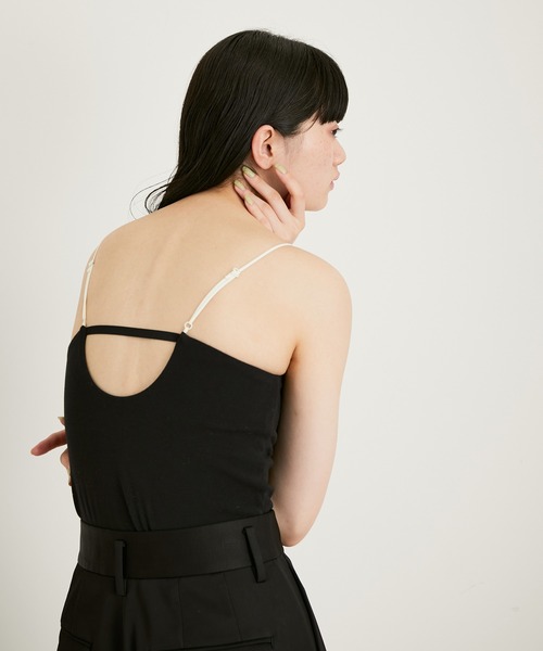 ADAM ET ROPE'（アダムエロペ）の「〈追加〉カップ付きカラーブレードキャミソール（キャミソール・レディース・ホワイト/ブラック/カーキ/イエロー・FREE）」の9枚目の写真