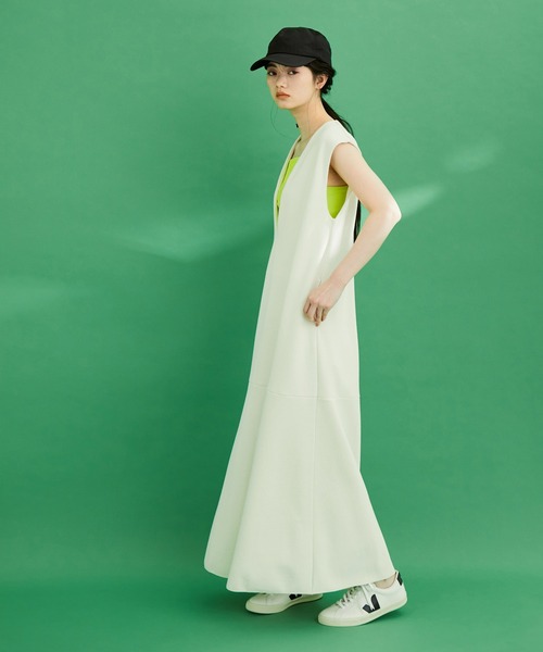 ADAM ET ROPE'（アダムエロペ）の「〈追加〉カップ付きカラーブレードキャミソール（キャミソール・レディース・ホワイト/ブラック/カーキ/イエロー・FREE）」の21枚目の写真