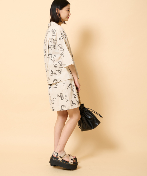U by SPICK&SPAN(ユーバイスピックアンドスパン)の「アートプリントショートパンツ(その他パンツ・レディース・ベージュ・38/36)」の11枚目の写真
