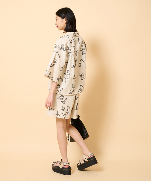 U by SPICK&SPAN(ユーバイスピックアンドスパン)の「アートプリントショートパンツ(その他パンツ・レディース・ベージュ・38/36)」の12枚目の写真
