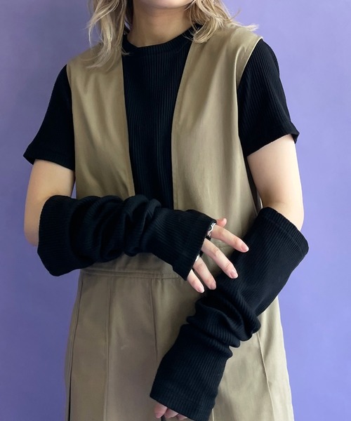 w closet(ダブルクローゼット)の「【マルチウェイ】アームカバープルオーバー(Tシャツ/カットソー・レディース・ブラック/アイボリー/ラベンダー・FREE)」の20枚目の写真