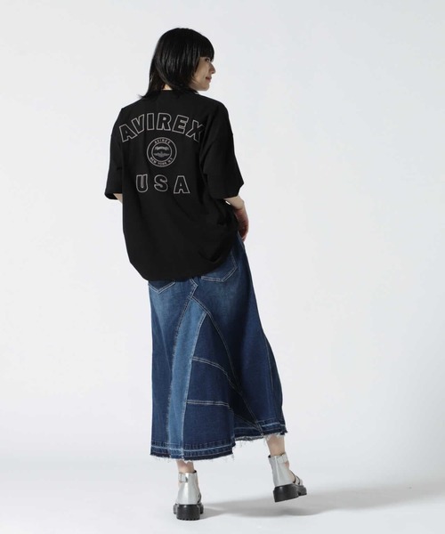 AVIREX（アヴィレックス）の「【直営店限定】VARSITY LOGO T-SHIRT/ バーシティーロゴティーシャツ（Tシャツ/カットソー・レディース・ブラック/ピンク/ホワイト系2/ダークグリーン系/ブラウン/グリーン/マスタード・F）」の8枚目の写真