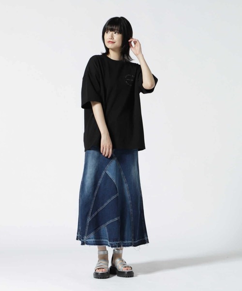 AVIREX（アヴィレックス）の「【直営店限定】VARSITY LOGO T-SHIRT/ バーシティーロゴティーシャツ（Tシャツ/カットソー・レディース・ブラック/ピンク/ホワイト系2/ダークグリーン系/ブラウン/グリーン/マスタード・F）」の9枚目の写真