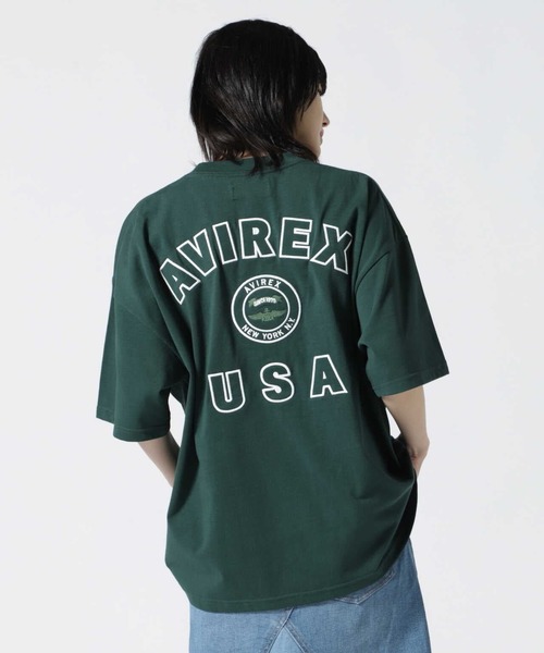 AVIREX（アヴィレックス）の「【直営店限定】VARSITY LOGO T-SHIRT/ バーシティーロゴティーシャツ（Tシャツ/カットソー・レディース・ブラック/ピンク/ホワイト系2/ダークグリーン系/ブラウン/グリーン/マスタード・F）」の4枚目の写真