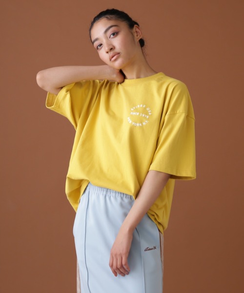 AVIREX（アヴィレックス）の「【直営店限定】VARSITY LOGO T-SHIRT/ バーシティーロゴティーシャツ（Tシャツ/カットソー・レディース・ブラック/ピンク/ホワイト系2/ダークグリーン系/ブラウン/グリーン/マスタード・F）」の20枚目の写真