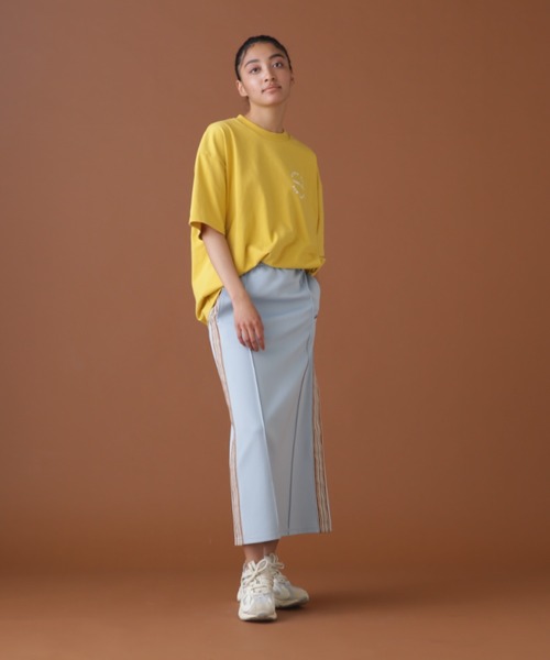 AVIREX（アヴィレックス）の「【直営店限定】VARSITY LOGO T-SHIRT/ バーシティーロゴティーシャツ（Tシャツ/カットソー・レディース・ブラック/ピンク/ホワイト系2/ダークグリーン系/ブラウン/グリーン/マスタード・F）」の18枚目の写真