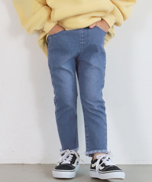 coca（coca）（コカ）の「キッズ 裾フリンジデニムスキニー（デニムパンツ・キッズ・ブラック/ブルー・100/110/120/130/140）」の2枚目の写真