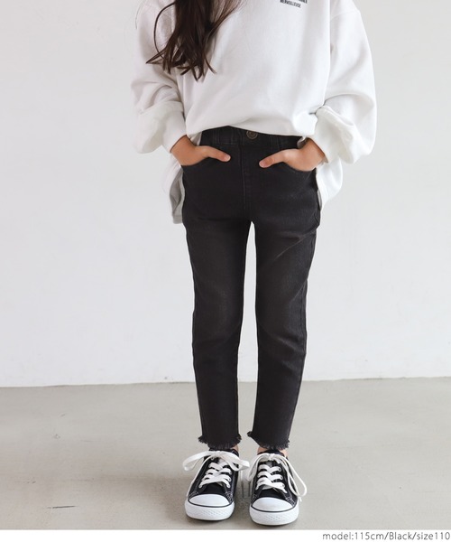 coca（coca）（コカ）の「キッズ 裾フリンジデニムスキニー（デニムパンツ・キッズ・ブラック/ブルー・100/110/120/130/140）」の4枚目の写真