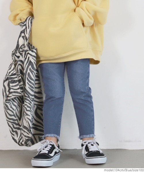 coca（coca）（コカ）の「キッズ 裾フリンジデニムスキニー（デニムパンツ・キッズ・ブラック/ブルー・100/110/120/130/140）」の11枚目の写真
