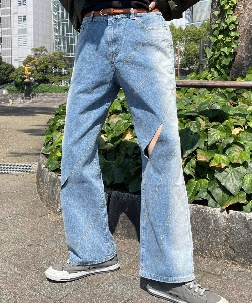 Chikashitsu +(チカシツプラス)の「【Chikashitsu +/チカシツプラス】screw stitch slit denim pants / デニム デニムパンツ 黒 デニム 黒 デニム 青(デニムパンツ・メンズ・ライトブルー/ブラック・L/M)」の5枚目の写真