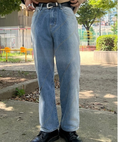 Chikashitsu +(チカシツプラス)の「【Chikashitsu +/チカシツプラス】screw stitch slit denim pants / デニム デニムパンツ 黒 デニム 黒 デニム 青(デニムパンツ・メンズ・ライトブルー/ブラック・L/M)」の11枚目の写真