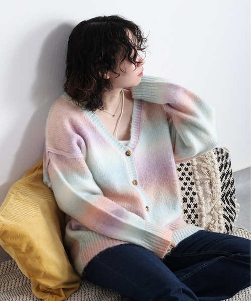 cepo（セポ）の「グラデーション Ｖネックカーディガン（カーディガン/ボレロ・レディース・ピンク/イエロー/グリーン・M）」の4枚目の写真