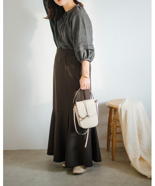 Amourire(アムリール)の「【yumiコラボ】シャツコール袖タックブラウス(シャツ/ブラウス・レディース・ダークグレー/ベージュ/ブルーグレー・M/L)」の4枚目の写真