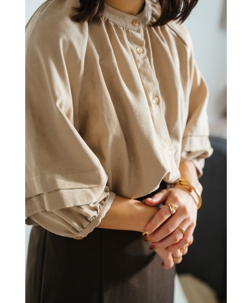 Amourire(アムリール)の「【yumiコラボ】シャツコール袖タックブラウス(シャツ/ブラウス・レディース・ダークグレー/ベージュ/ブルーグレー・M/L)」の12枚目の写真