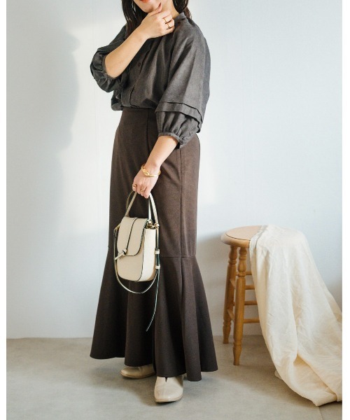 Amourire(アムリール)の「【yumiコラボ】シャツコール袖タックブラウス(シャツ/ブラウス・レディース・ダークグレー/ベージュ/ブルーグレー・M/L)」の5枚目の写真